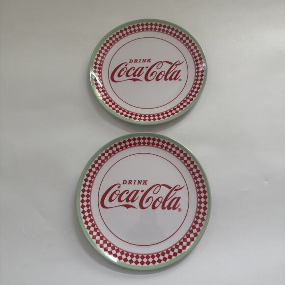 Lot of 2 Gibson Drink Coca-Cola Coke Melamine Dinner Plates Red White Green 10" - Picture 1 of 10